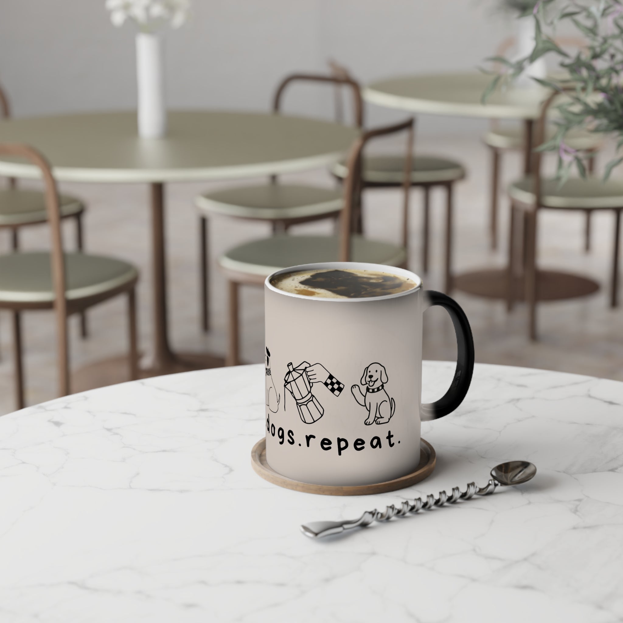 coffee. dogs. repeat. - Farbwechsel-Tasse
